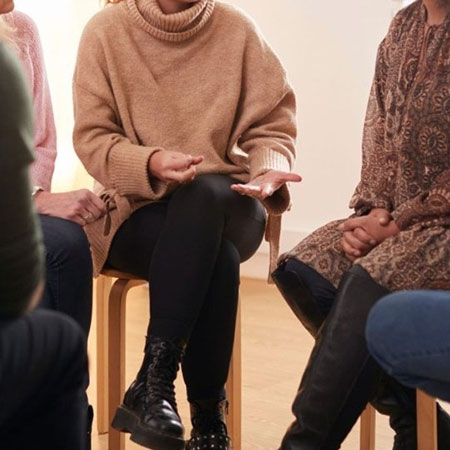 La importancia de los grupos de apoyo para familiares de pacientes con Alzheimer