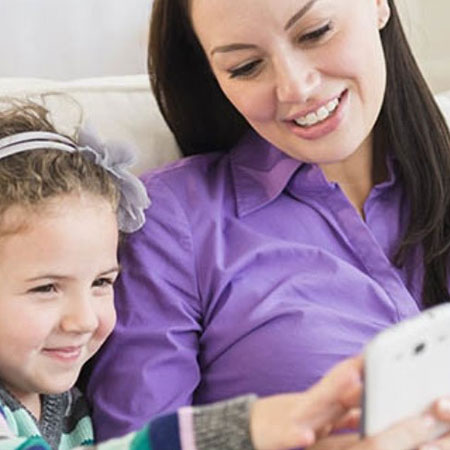 La diferencia entre dar y prestar: Por qu� nunca debes permitir que tu hijo sea due�o de un celular antes de los 16 a�os